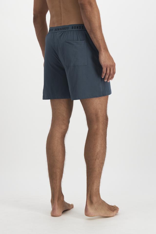 Model wears size Medium, is 188cm tall with 101cm chest and 82cm waist