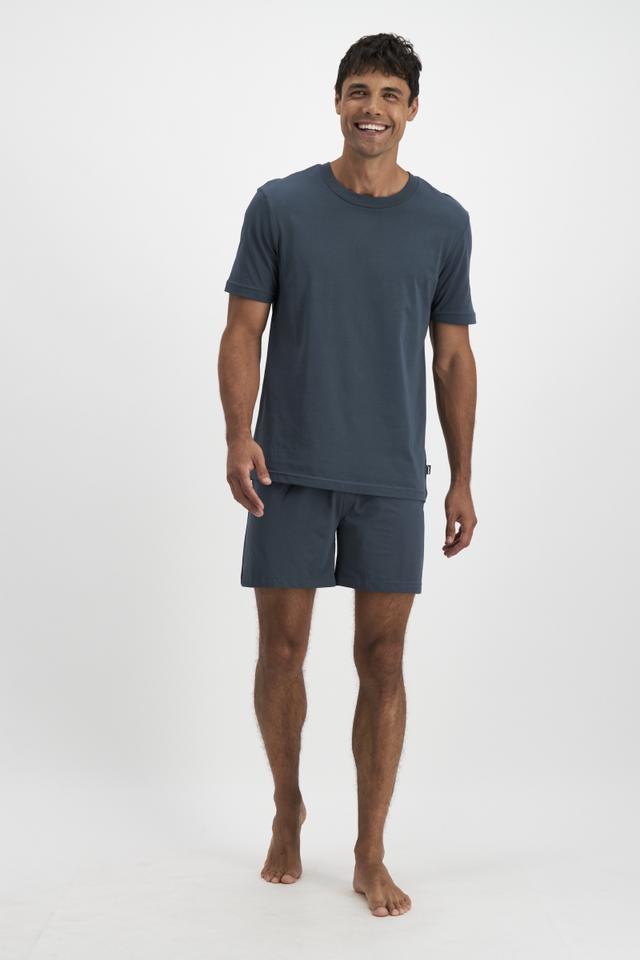 Model wears size Medium, is 188cm tall with 101cm chest and 82cm waist