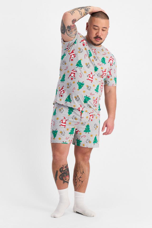 Mike (He/Him) wears size XL and is 180cm tall with 120cm chest and 96cm waist