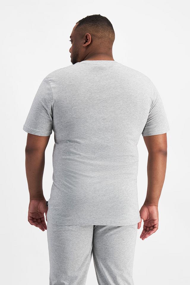 Jonathan (He/Him) wears size XL and is 183cm tall with 124cm chest and 107cm waist