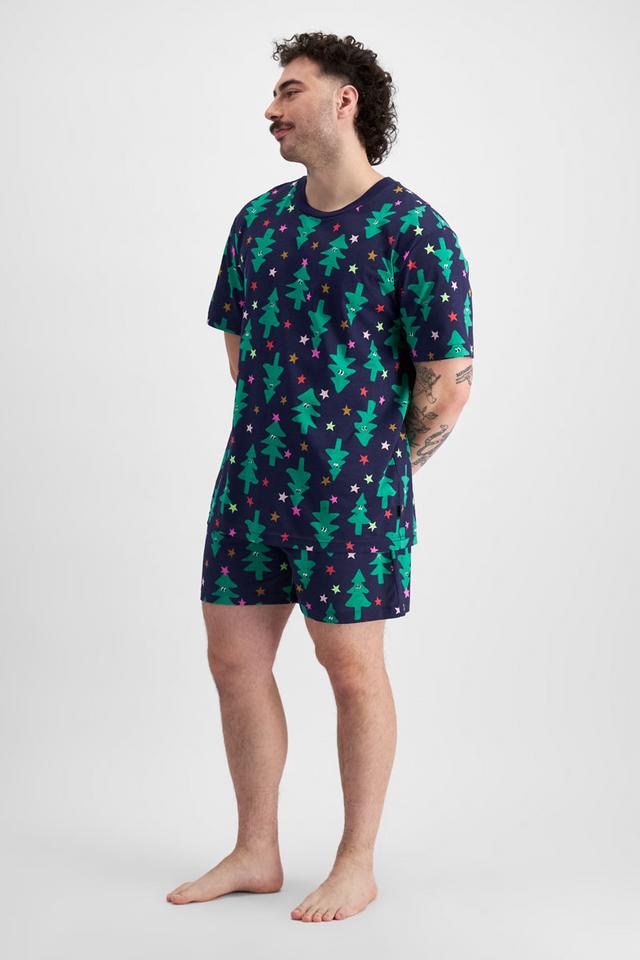 Sam (He/Him) wears size XL and is 178cm tall with 112cm chest