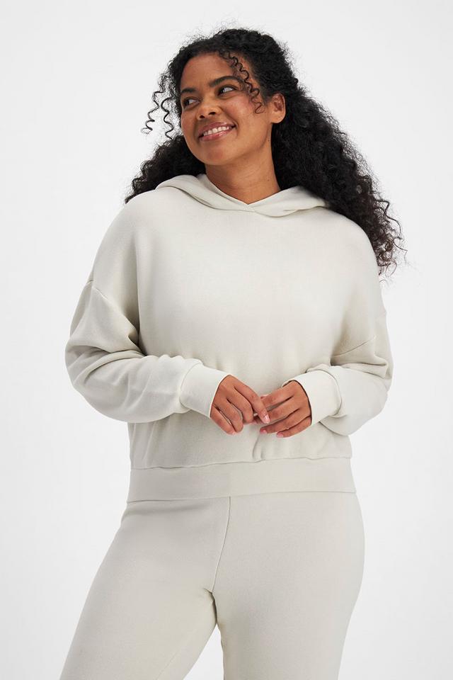 Larissa (She/Her) wears size Large and is 170.18cm tall with 90.17cm chest and 79.756cm waist