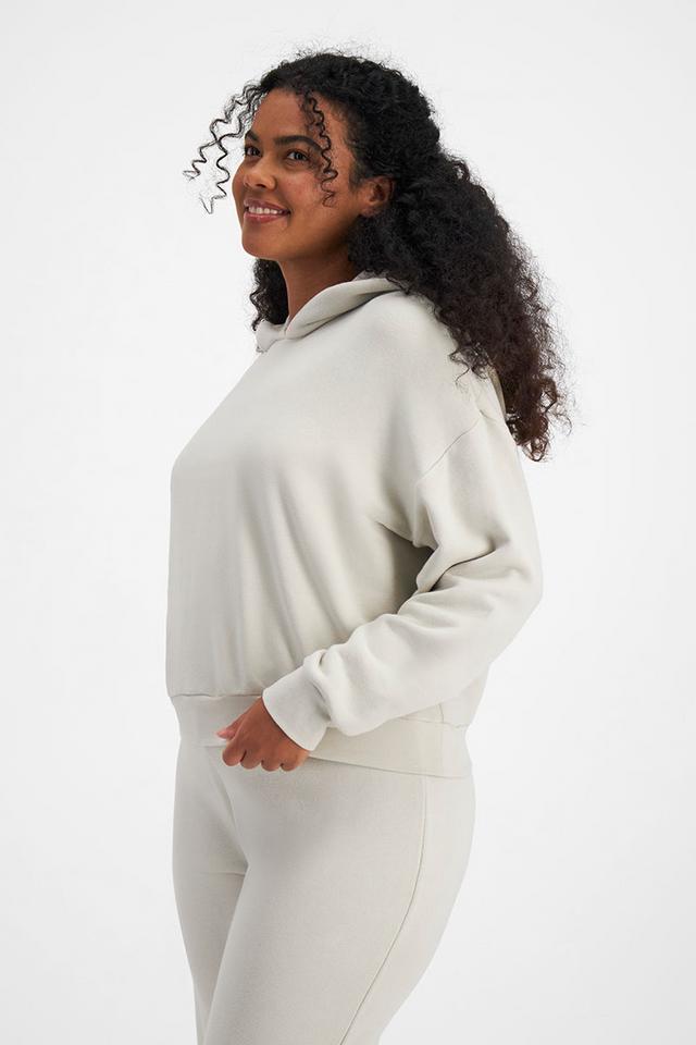 Larissa (She/Her) wears size Large and is 170.18cm tall with 90.17cm chest and 79.756cm waist