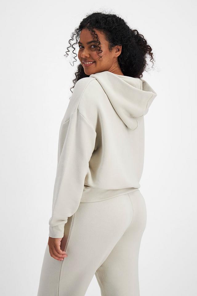 Larissa (She/Her) wears size Large and is 170.18cm tall with 90.17cm chest and 79.756cm waist