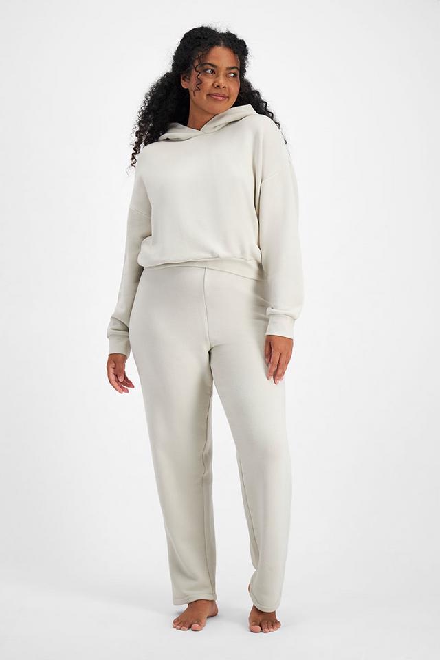 Larissa (She/Her) wears size Large and is 170.18cm tall with 90.17cm chest and 79.756cm waist