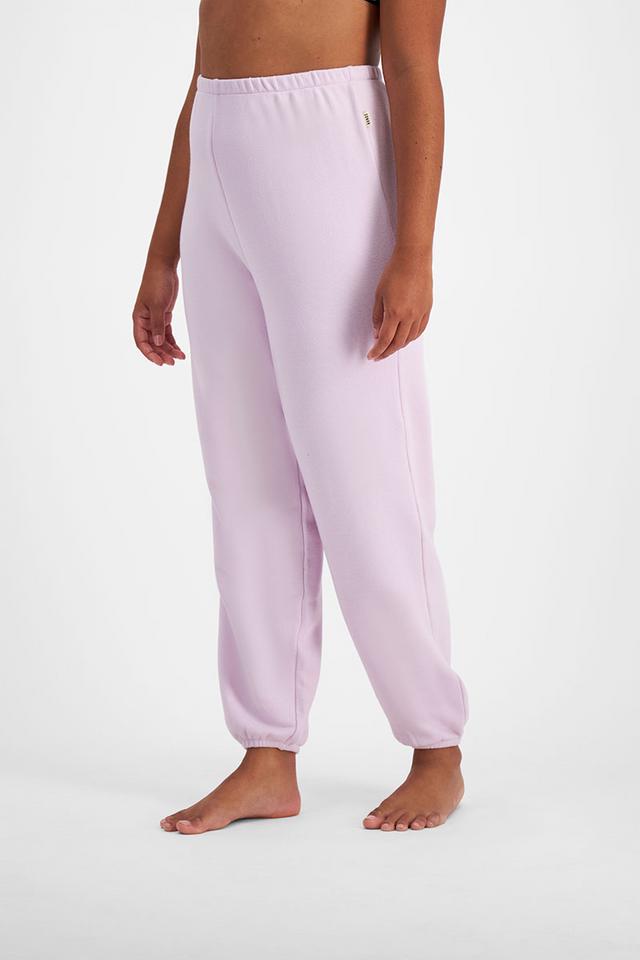 Larissa (She/Her) wears size Large and is 170.18cm tall with 90.17cm chest and 79.756cm waist