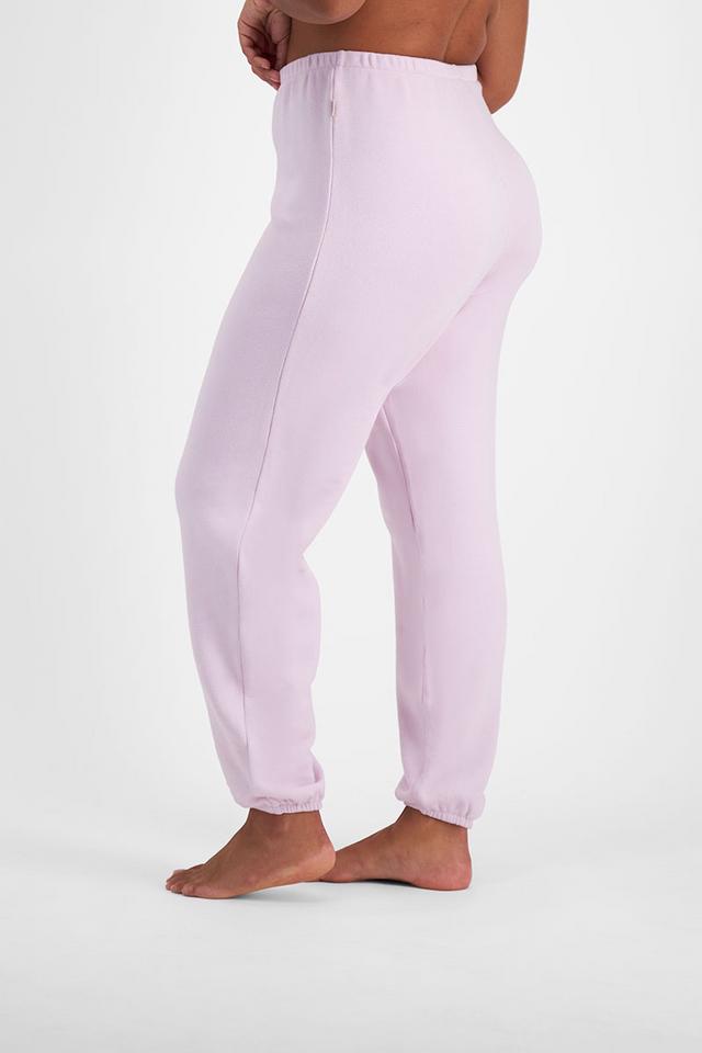 Larissa (She/Her) wears size Large and is 170.18cm tall with 90.17cm chest and 79.756cm waist