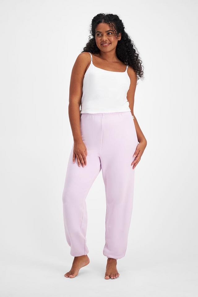 Larissa (She/Her) wears size Large and is 170.18cm tall with 90.17cm chest and 79.756cm waist