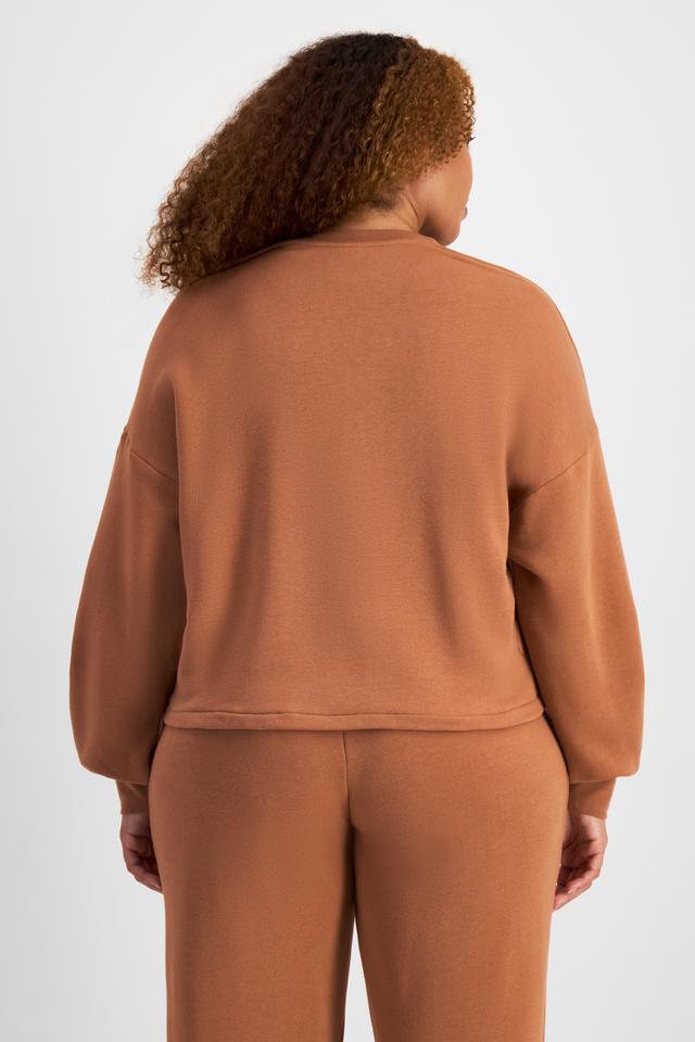 Bailey (She/Her) wears size L and is 168cm tall with 99cm chest and 86cm waist