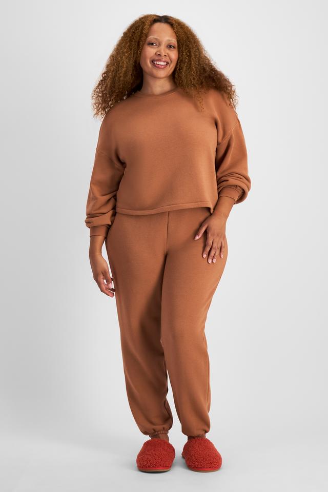 Bailey (She/Her) wears size L and is 168cm tall with 99cm chest and 86cm waist