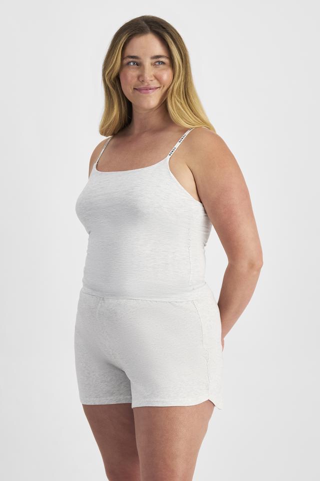 Chanel (She/Her) wears size L and is 176cm tall with 104cm chest and 89cm waist