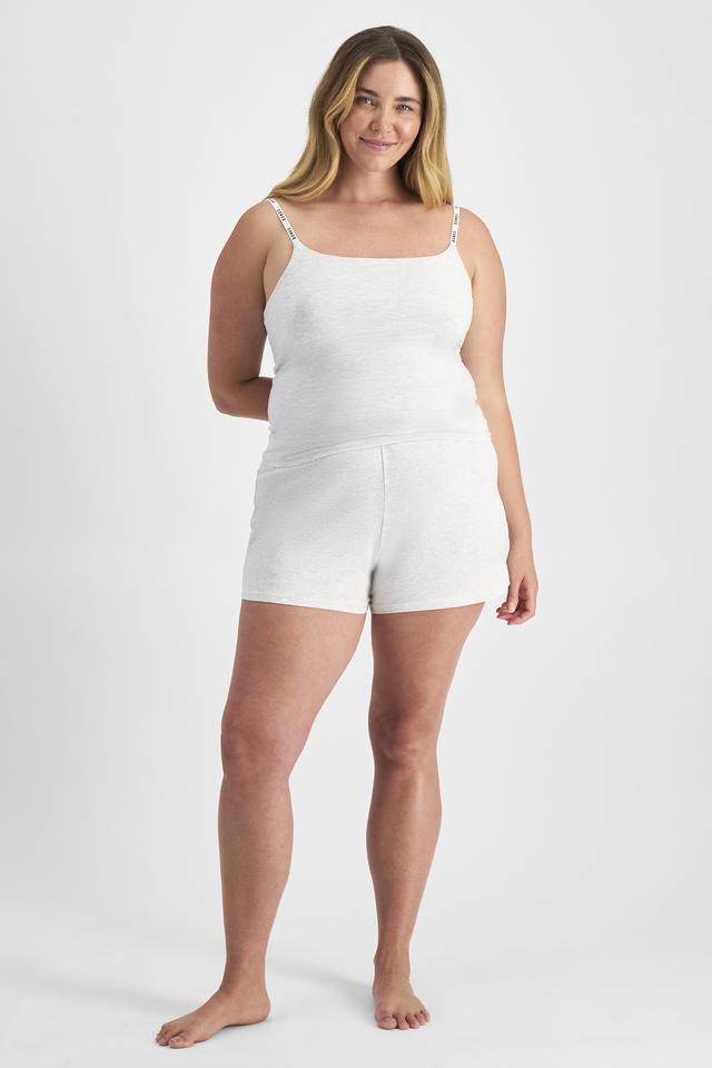 Chanel (She/Her) wears size L and is 176cm tall with 104cm chest and 89cm waist
