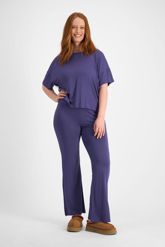 Martine (She/Her) wears size L and is 175cm tall with 82cm chest and 76cm waist