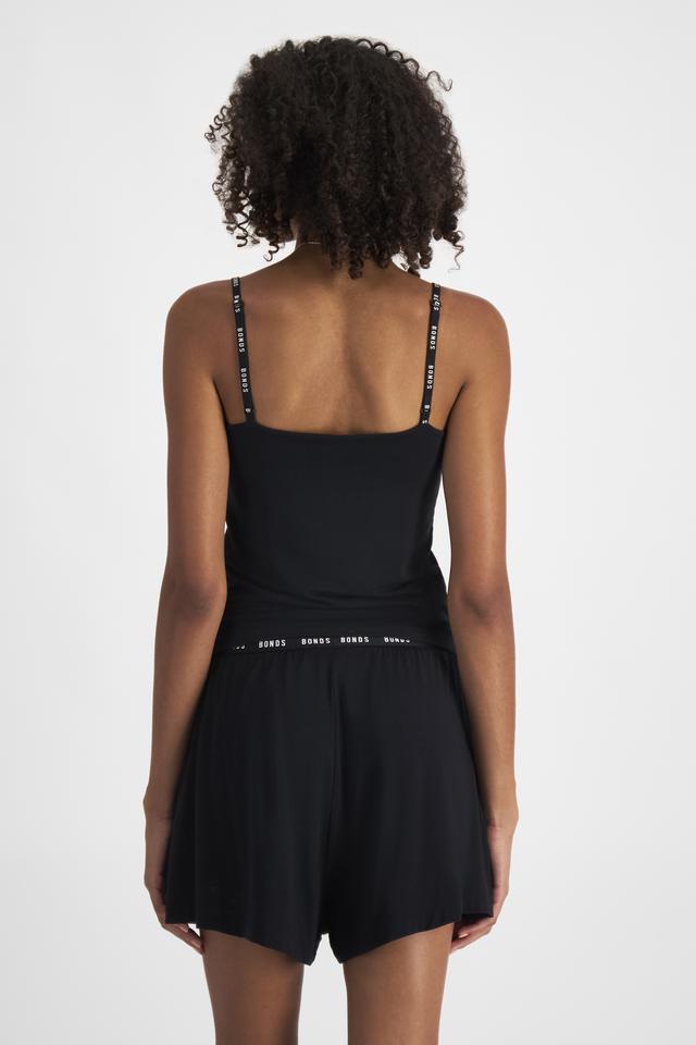 Norway (She/Her) wears size S and is 178cm tall with 82cm chest and 69cm waist