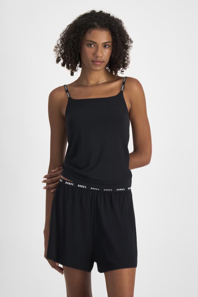 Norway (She/Her) wears size S and is 178cm tall with 82cm chest and 69cm waist