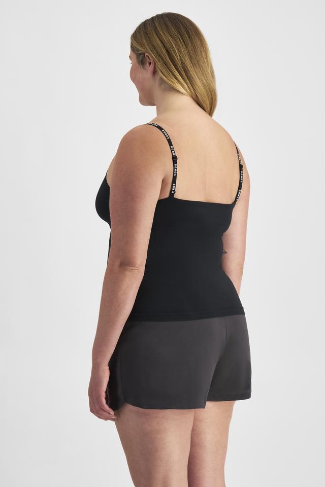 Chanel (She/Her) wears size L and is 176cm tall with 104cm chest and 89cm waist