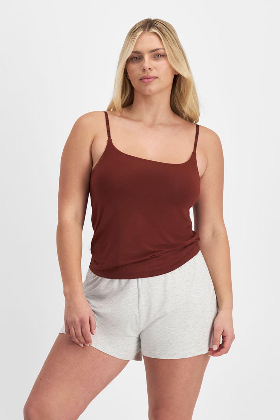 Zoe (She/Her) wears size Large and is 170cm tall with 98cm chest and 85cm waist