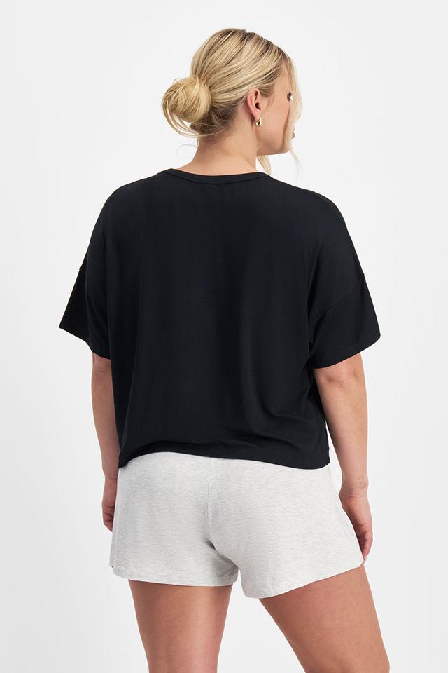Zoe (She/Her) wears size Large and is 170cm tall with 98cm chest and 85cm waist
