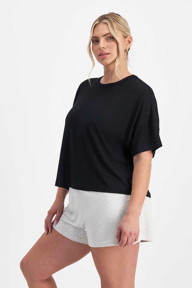 Zoe (She/Her) wears size Large and is 170cm tall with 98cm chest and 85cm waist