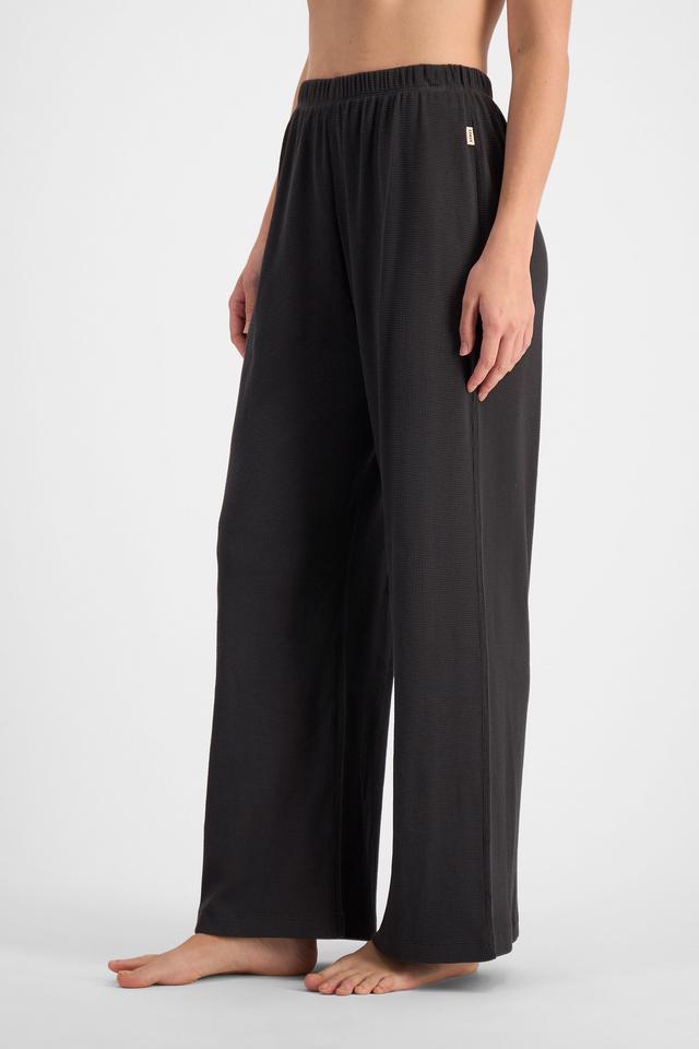 Mikaela (She/Her) wears size S and is 177cm tall with 89cm chest and 66cm waist