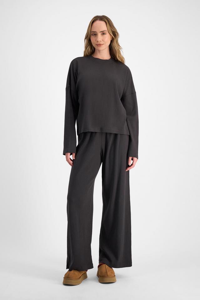 Mikaela (She/Her) wears size S and is 177cm tall with 89cm chest and 66cm waist