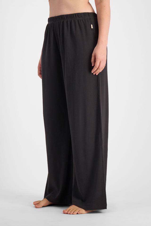 Martine (She/Her) wears size L and is 175cm tall with 82cm chest and 76cm waist