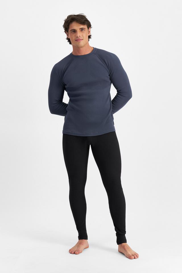 JOSH (He/Him) wears size M and is 185.48cm tall with 99cm chest and 81cm waist