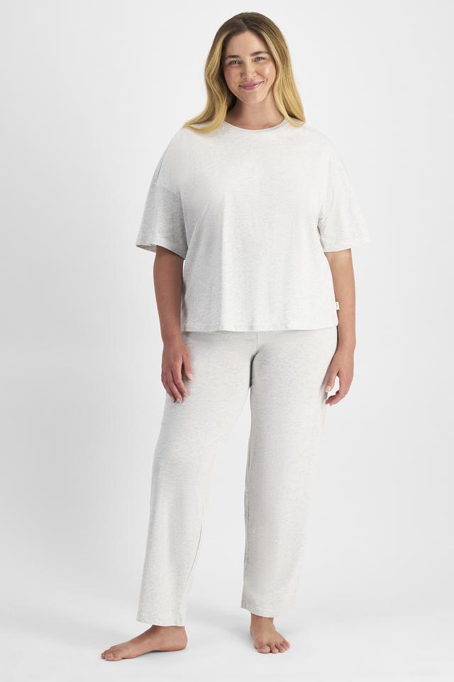 Chanel (She/Her) wears size L and is 176cm tall with 104cm chest and 89cm waist
