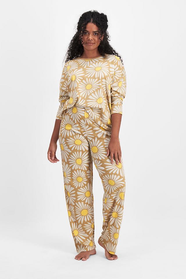 Larissa (She/Her) wears size Large and is 170cm tall with 90cm chest and 79cm waist