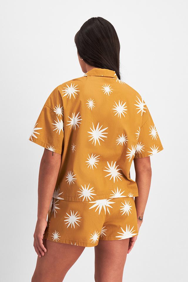 Leah (She/Her) wears size Large and is 185cm tall