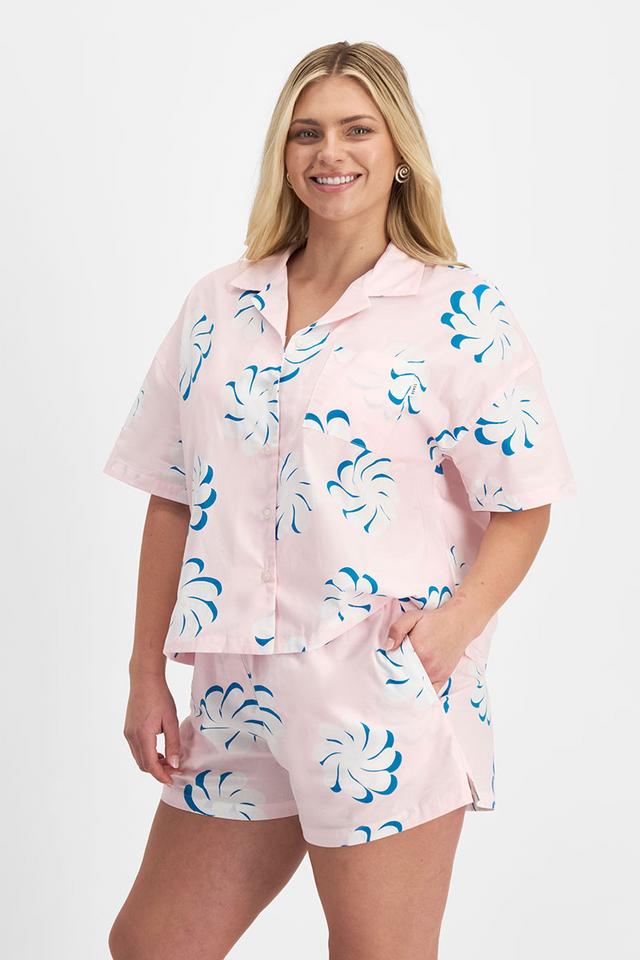 Zoe (She/Her) wears size Large and is 170cm tall with 98cm chest and 85cm waist