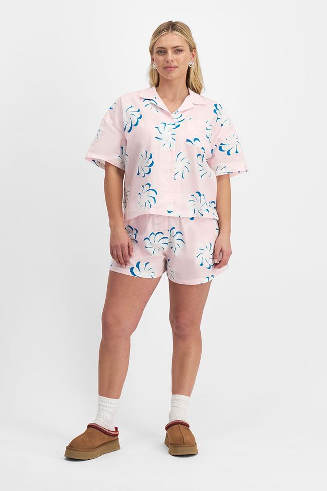 Zoe (She/Her) wears size Large and is 170cm tall with 98cm chest and 85cm waist