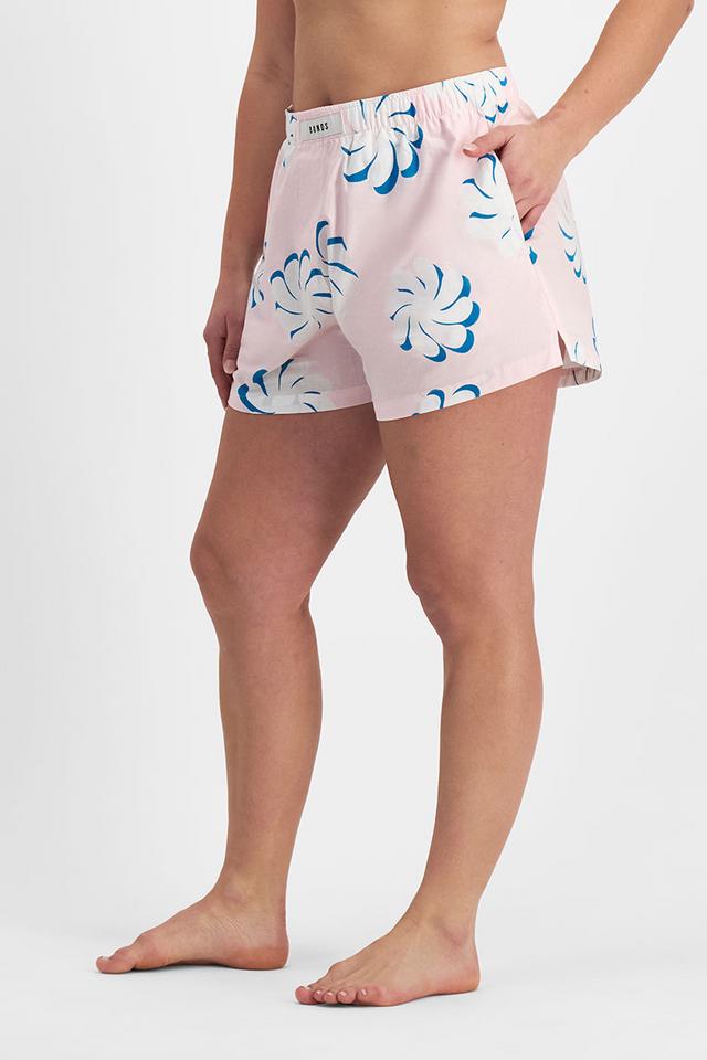 Zoe (She/Her) wears size Large and is 170cm tall with 98cm chest and 85cm waist