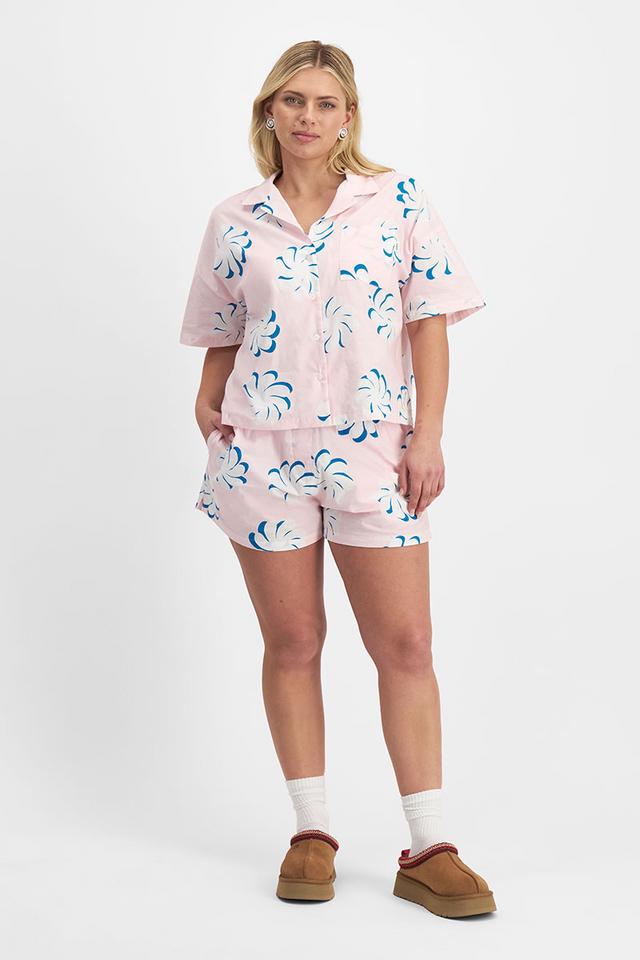 Zoe (She/Her) wears size Large and is 170cm tall with 98cm chest and 85cm waist