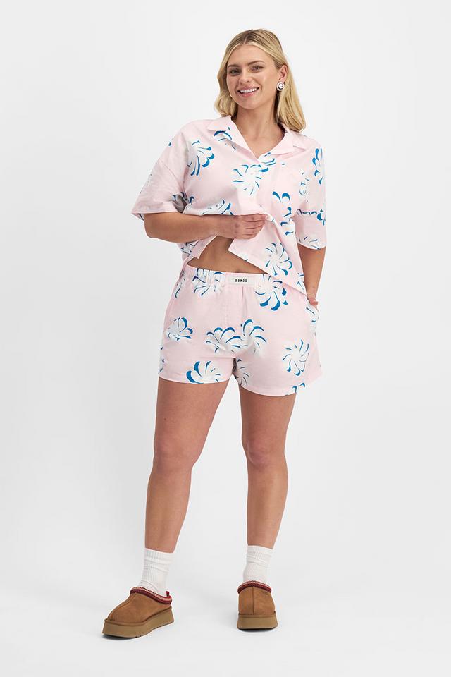 Zoe (She/Her) wears size Large and is 170cm tall with 98cm chest and 85cm waist