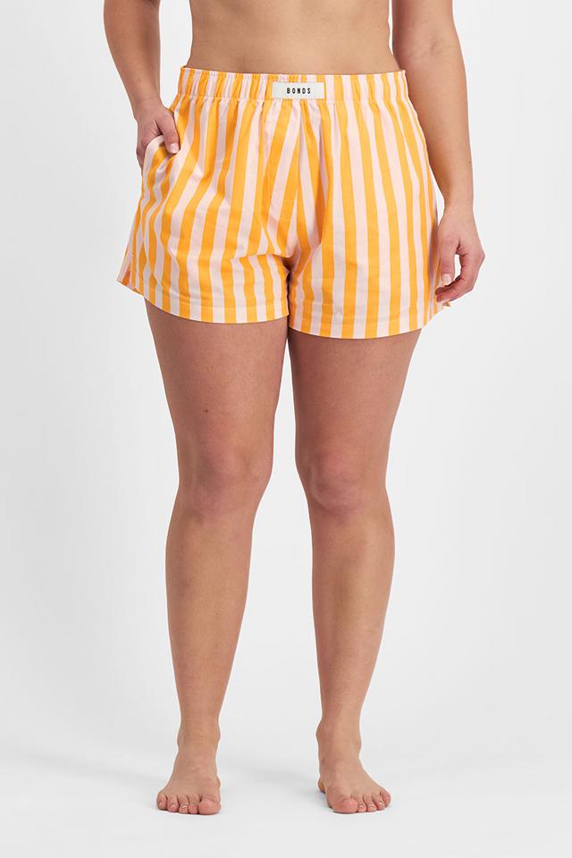 Zoe (She/Her) wears size Large and is 170cm tall with 98cm chest and 85cm waist