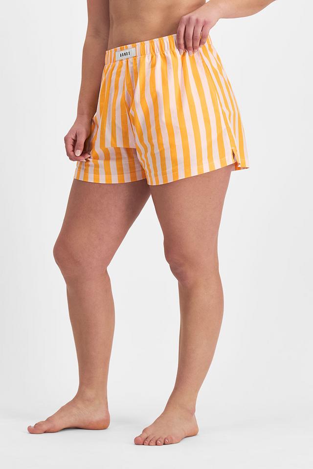 Zoe (She/Her) wears size Large and is 170cm tall with 98cm chest and 85cm waist
