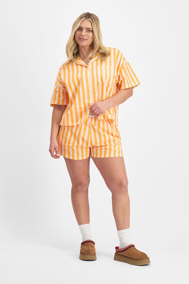 Zoe (She/Her) wears size Large and is 170cm tall with 98cm chest and 85cm waist