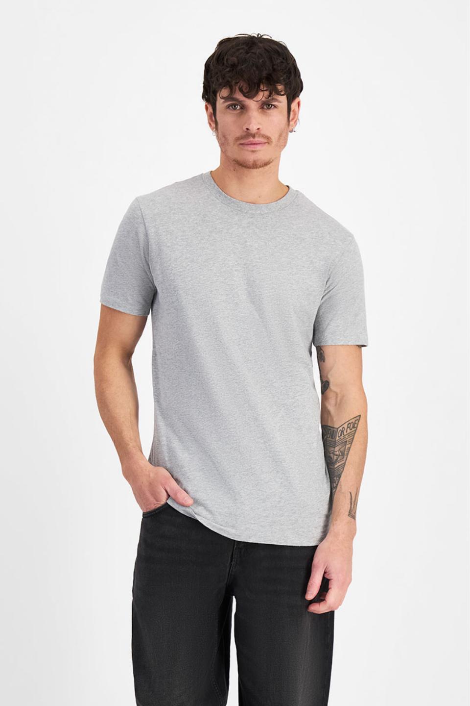 Luke (He/Him) wears size Medium and is 184cm tall