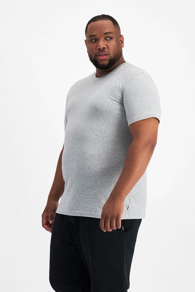 Jonathan (He/Him) wears size XL and is 183cm tall with 124cm chest and 107cm waist