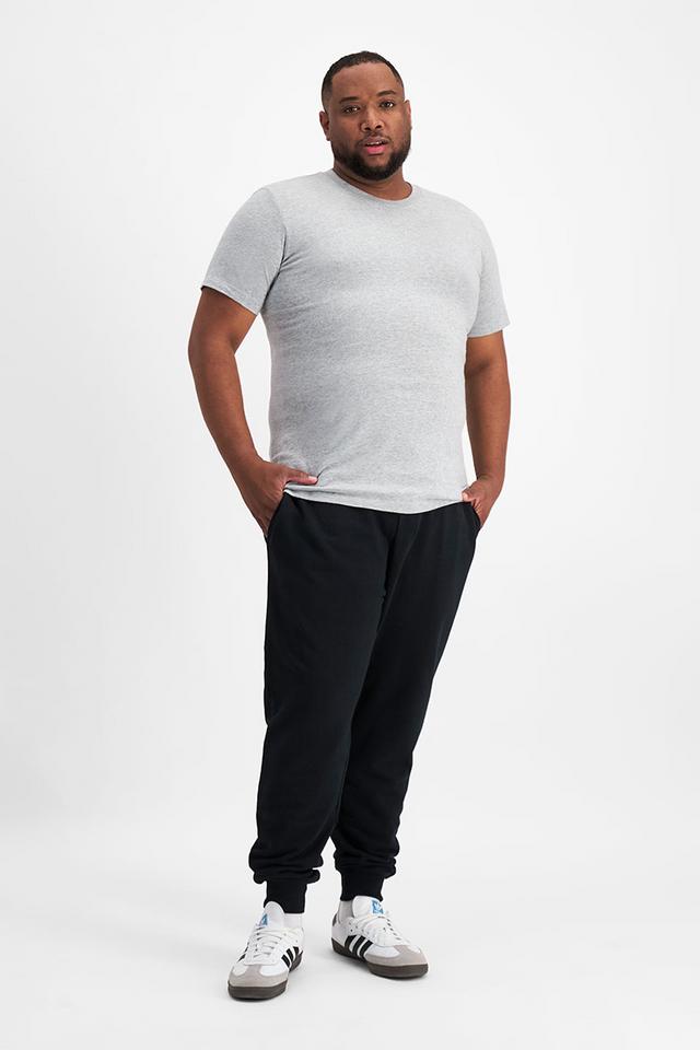 Jonathan (He/Him) wears size XL and is 183cm tall with 124cm chest and 107cm waist