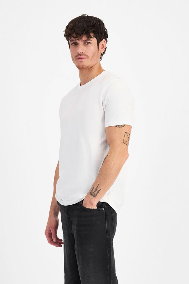 Luke (He/Him) wears size Medium and is 184cm tall