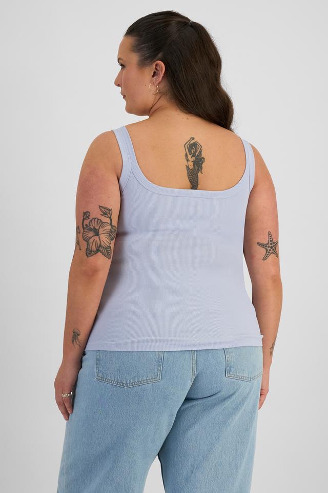 LANI (She/Her) wears size L and is 168cm tall with 115cm chest and 99cm waist