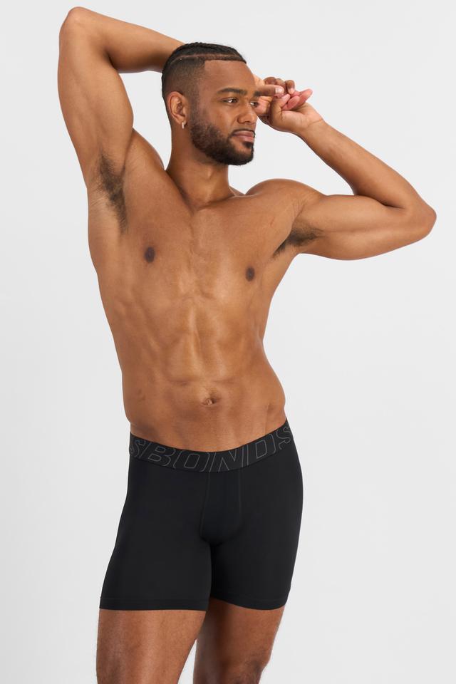 Nicolas (He/Him) wears size XL and is 192cm tall with 106cm chest and 86cm waist