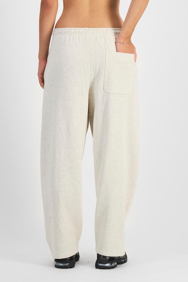 Tiana (She/Her) wears size S and is 176cm tall