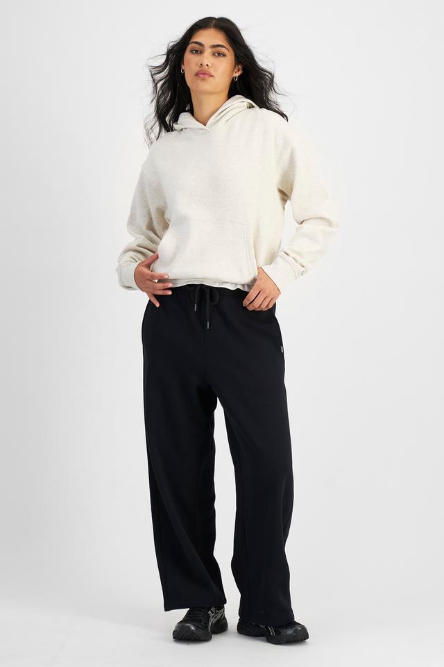 Tiana (She/Her) wears size S and is 176cm tall
