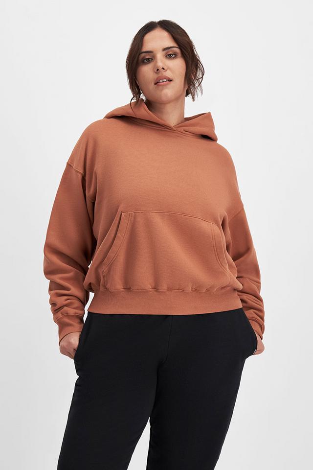 Bella (She/Her) wears size Large and is 173cm tall with 95cm chest and 77cm waist