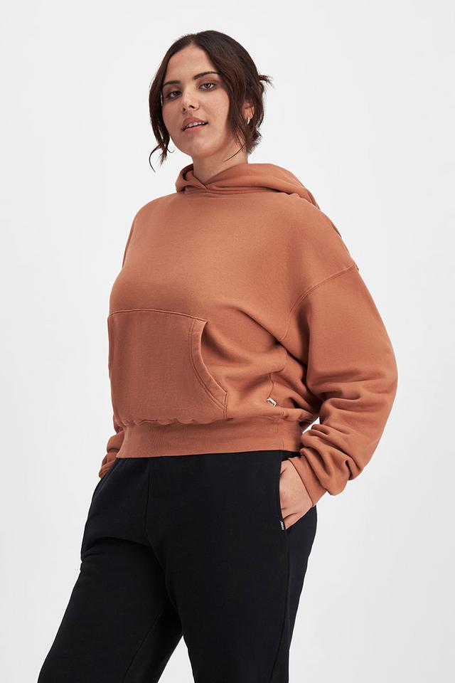 Bella (She/Her) wears size Large and is 173cm tall with 95cm chest and 77cm waist