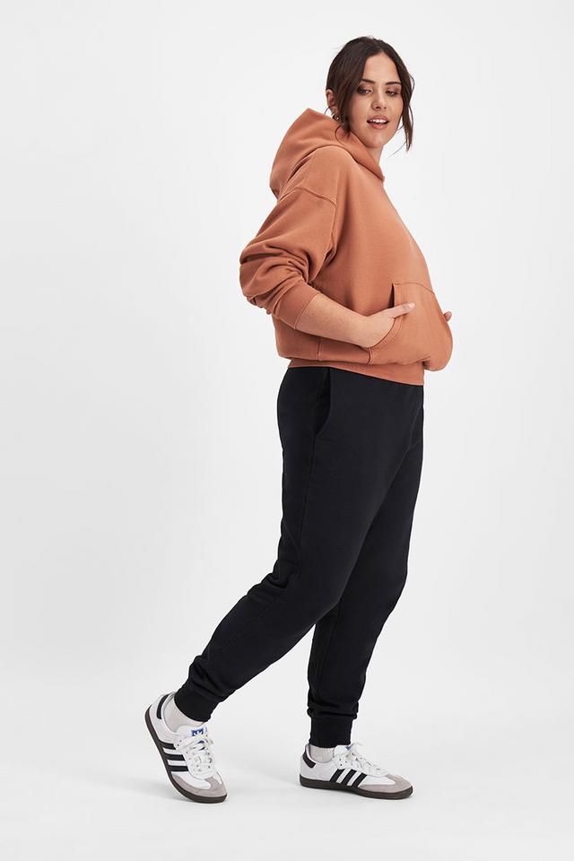 Bella (She/Her) wears size Large and is 173cm tall with 95cm chest and 77cm waist