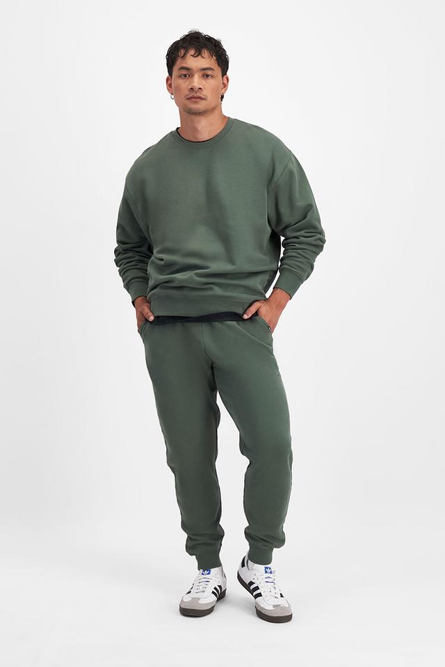 Carl-Michael (He/Him) wears size Medium and is 186cm tall with 97cm chest and 83cm waist